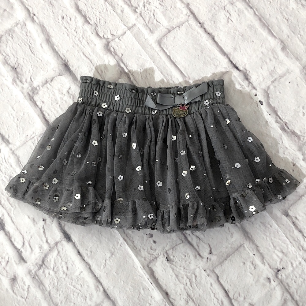 Macy’s Princess Hello Kitty Charcoal A-Line Skirt size 4 Girls bow and charm